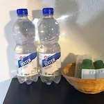 Adolesce أمستردام