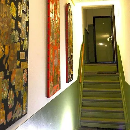 Adolesce 2* Amsterdam