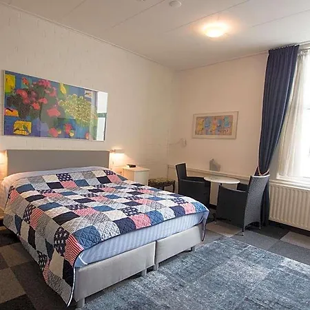 Hotel Adolesce