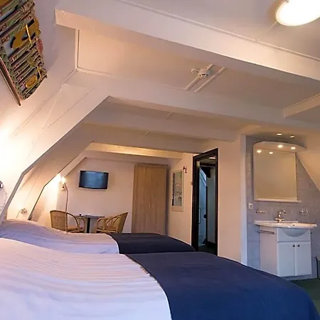 Adolesce Amsterdam