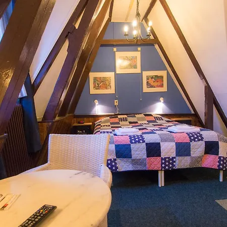 Adolesce Hotel