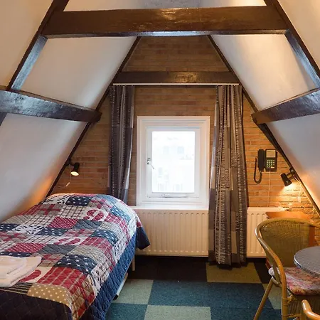 Hotel Adolesce 2*