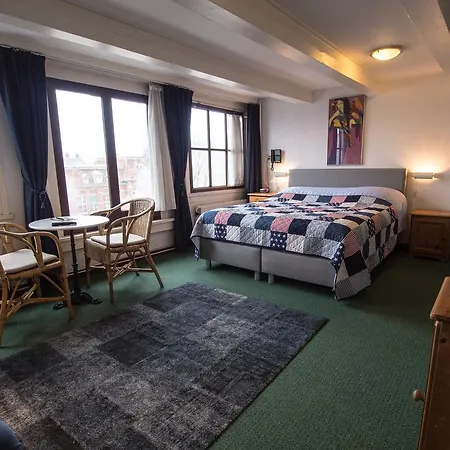 Adolesce 2* Amsterdam